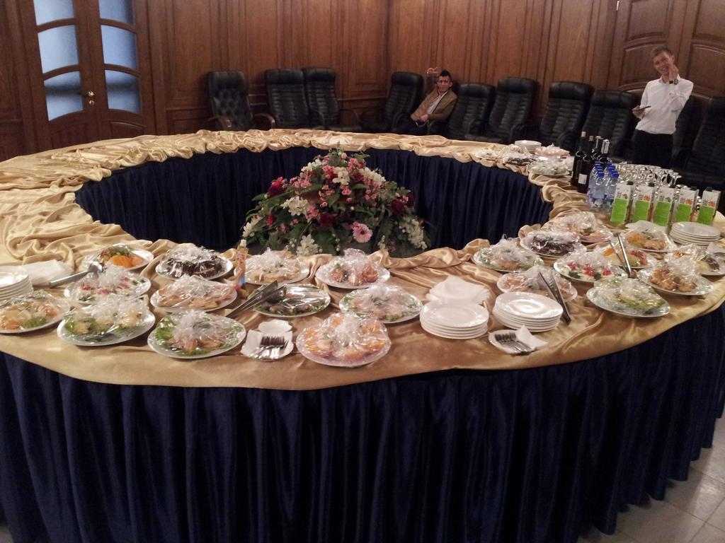 Grand Orzu Hotel Tasjkent Buitenkant foto